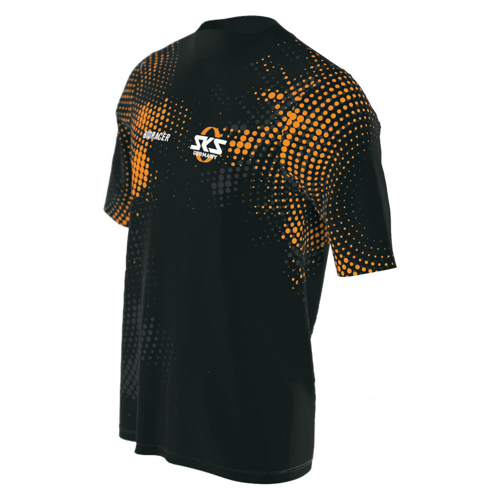 Freigestellte Aufnahme der SKS Fahrradbekleidung (MTB-Trikot) in schwarz mit grauen und orangefarbenen Punkten.